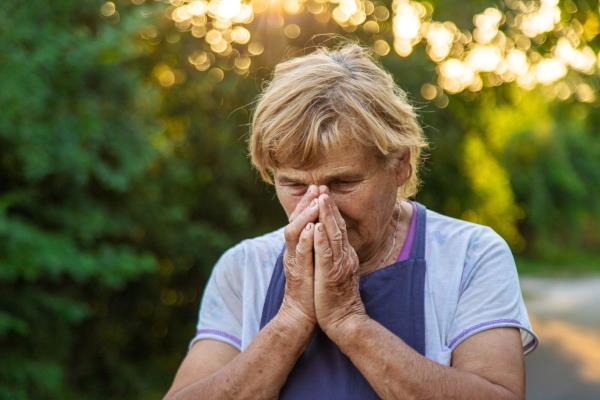 Sneeze, Cough, Itch Understanding Allergies in Seniors